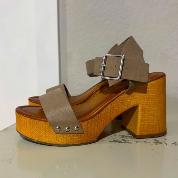 Mia Heeled Platform Sandals Taupe Straps Size 8 Retro 70s - Picture 1 of 8